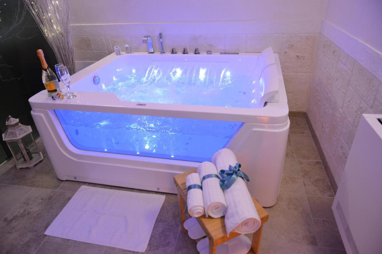 Suite Laurel Spa Con Idromassaggio Фазано Екстер'єр фото